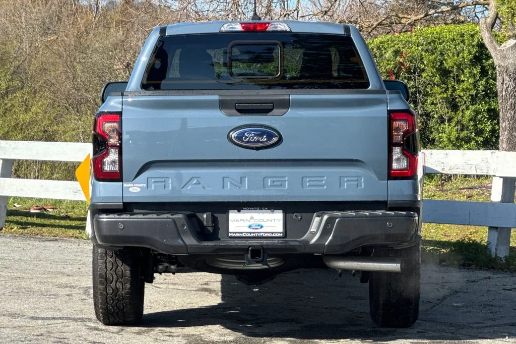New 2025 Azure Gray Metallic Ford XLT image 5