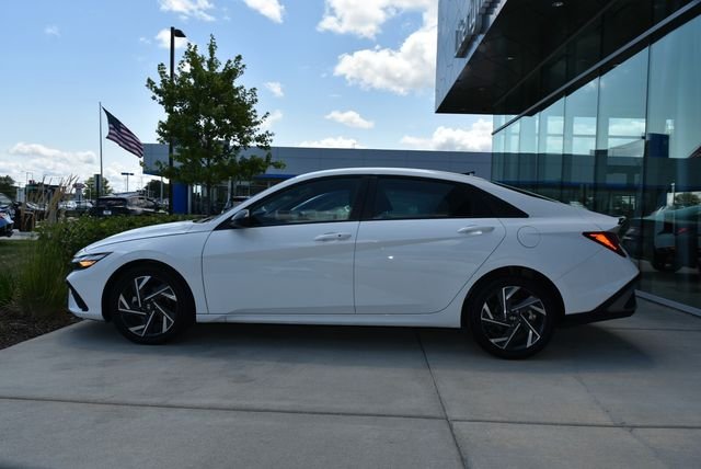 2025 Hyundai Elantra Blue - Photo 3