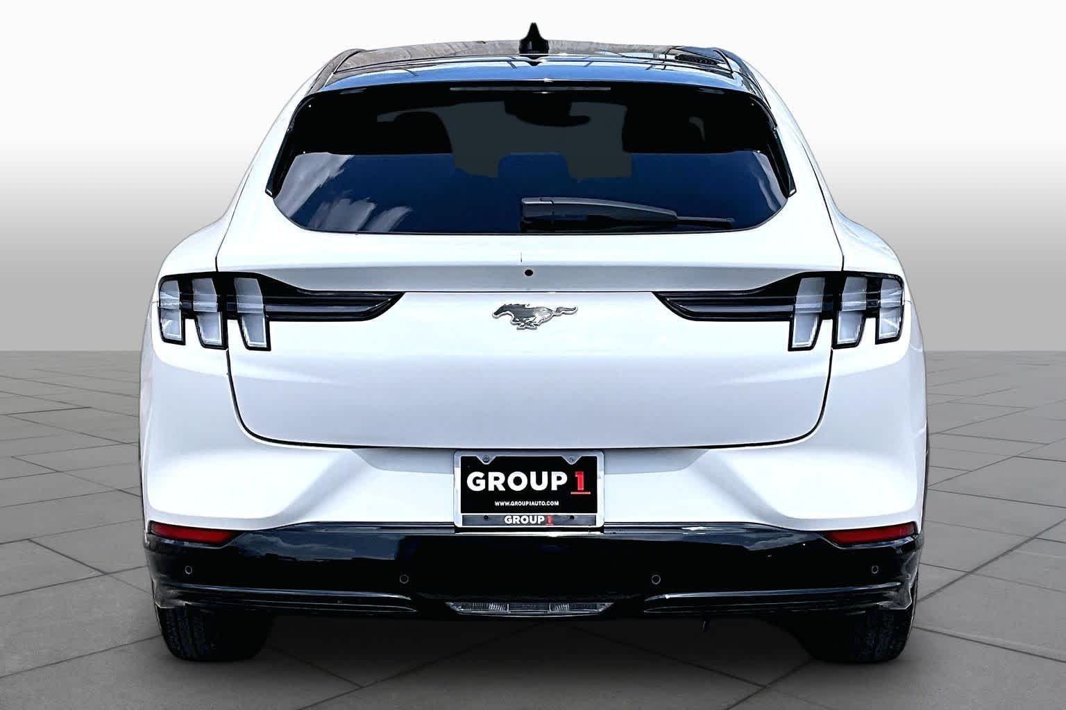 Used 2023 Star White Ford Premium image 4