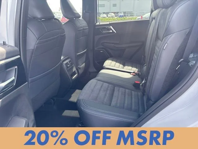 New 2026 White Mitsubishi SE image 12