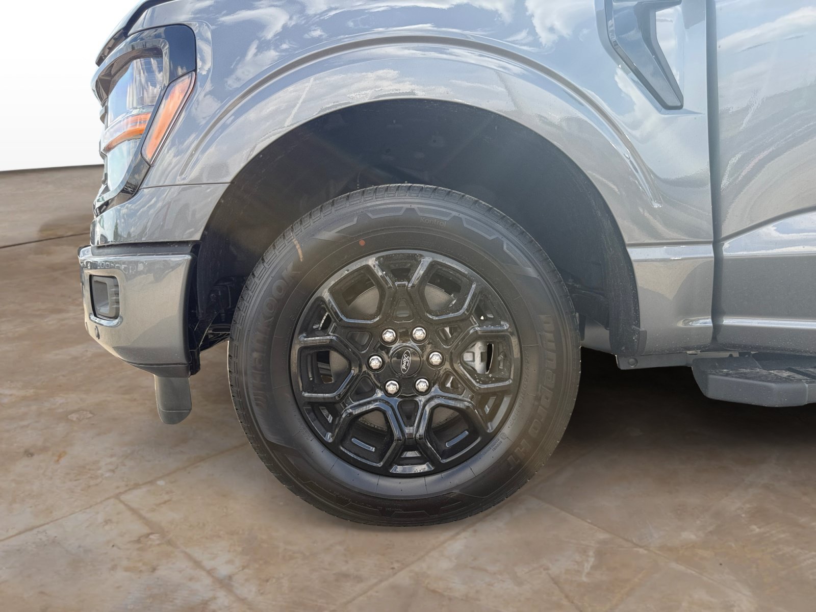 New 2026 Carbonized Gray Metallic Ford XLT image 21