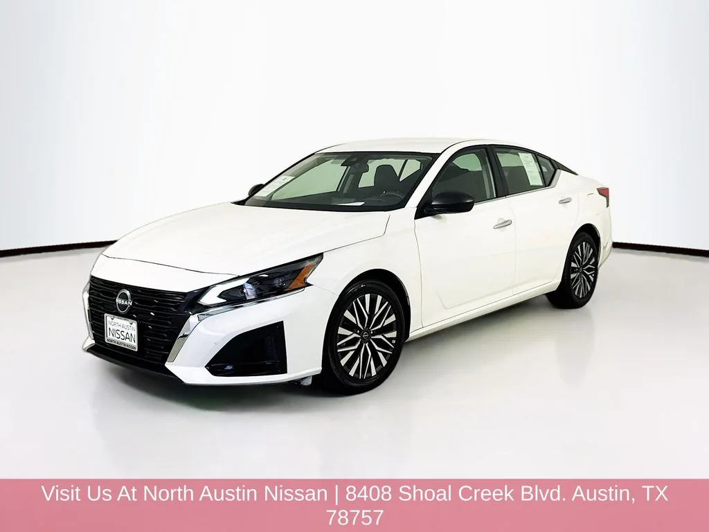 Used 2025 White Nissan 2.5 SV image 3