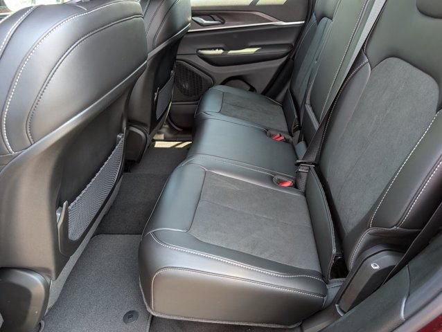 New 2026 Velvet Red Pearl-Coat Exterior Paint Jeep Laredo Altitude image 30