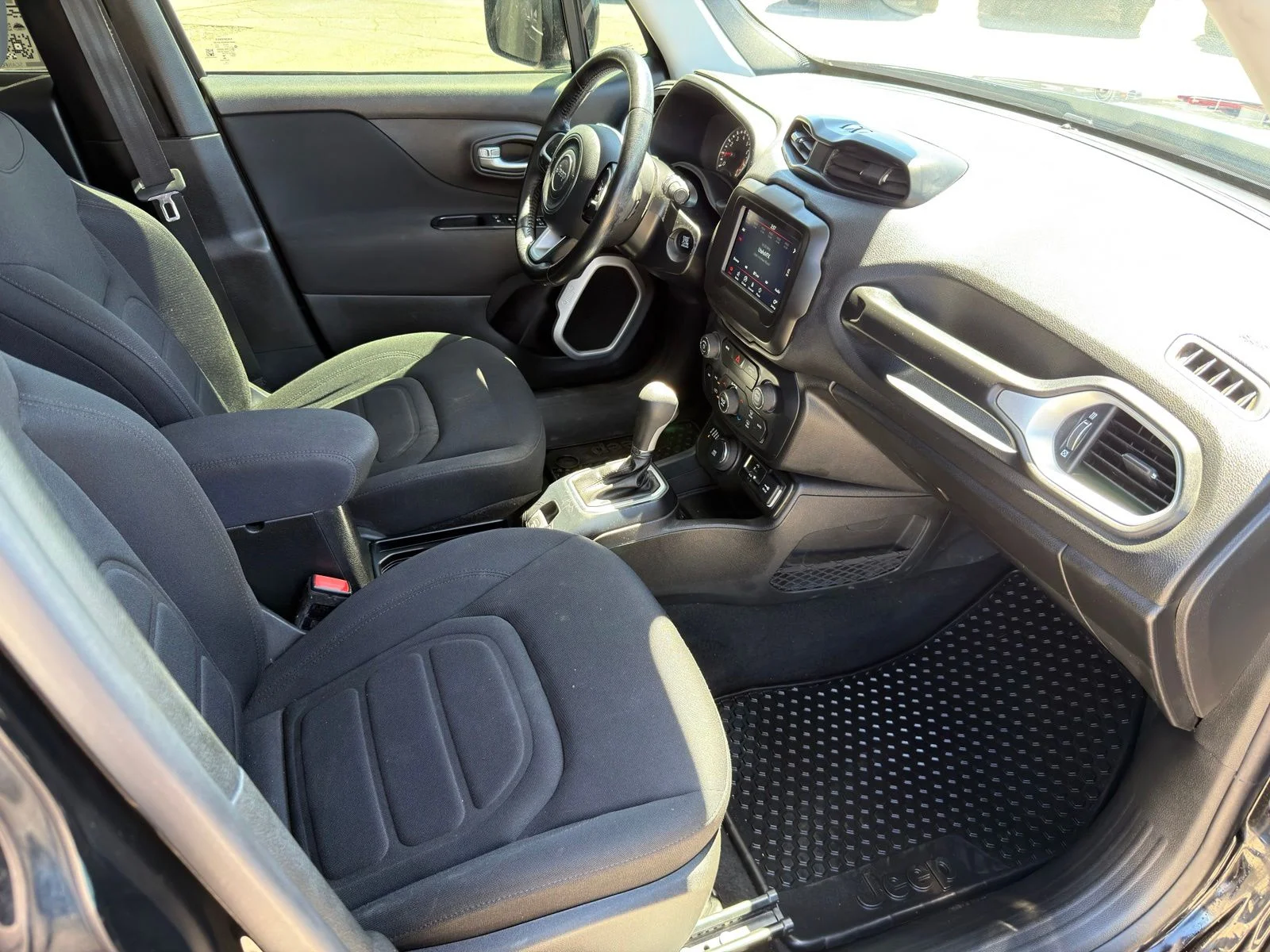 Used 2018 Black Jeep Latitude image 31
