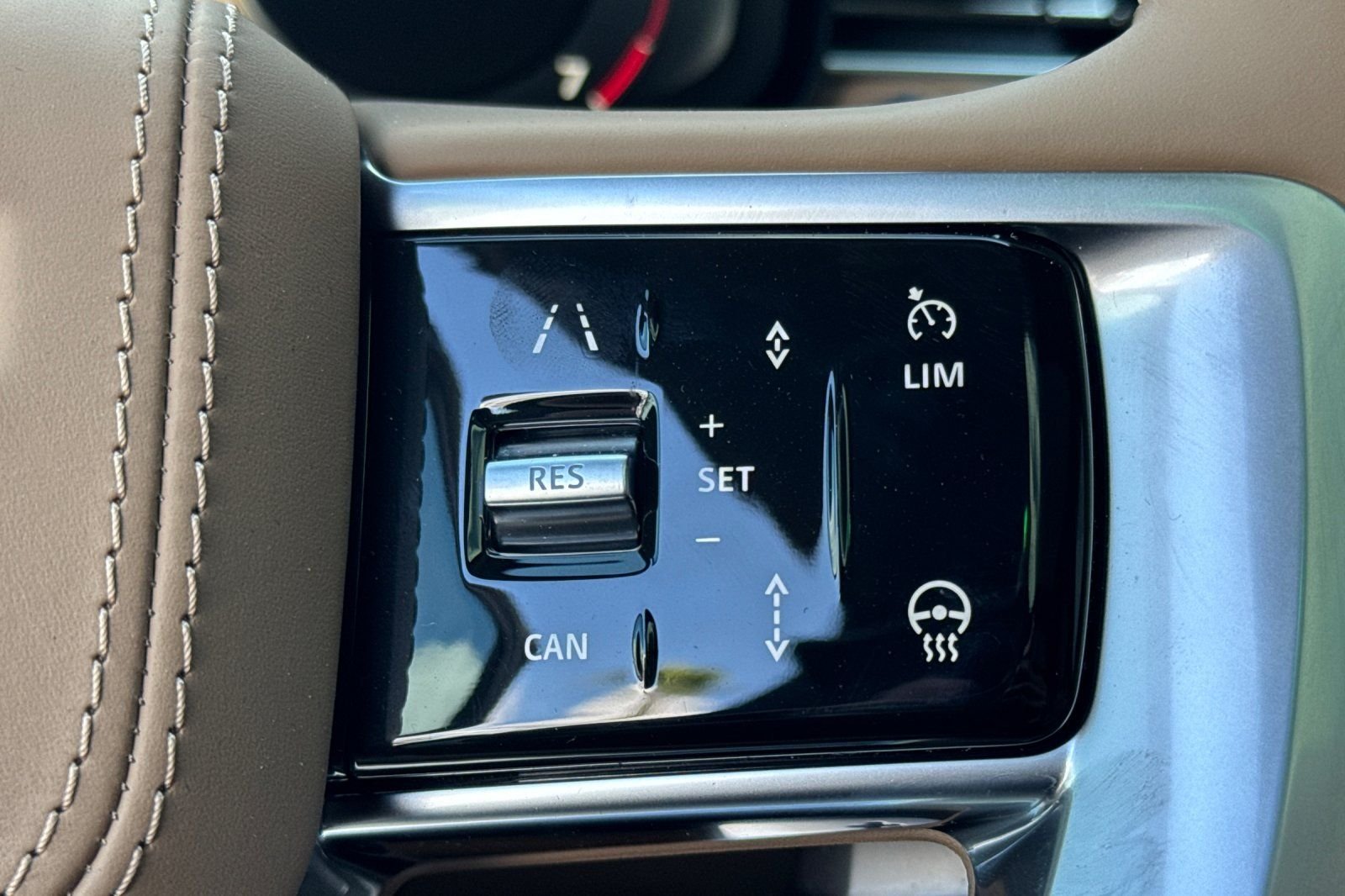 New 2026 Belgravia Green Land Rover SE image 28