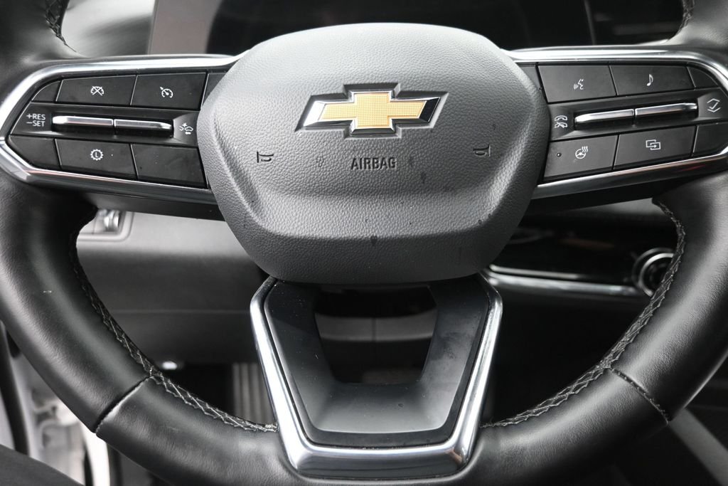 Used 2025 White Chevrolet LT image 19