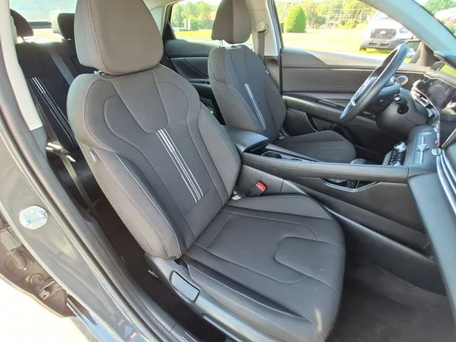 Used 2025 Gray Hyundai SEL Convenience image 34