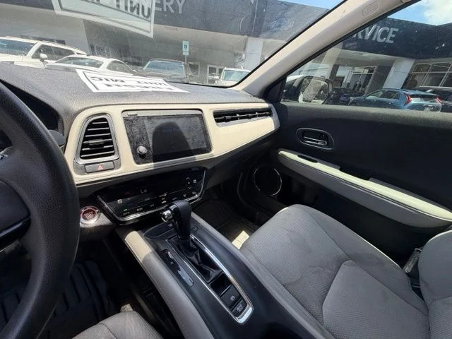 Used 2022 White Honda EX image 19