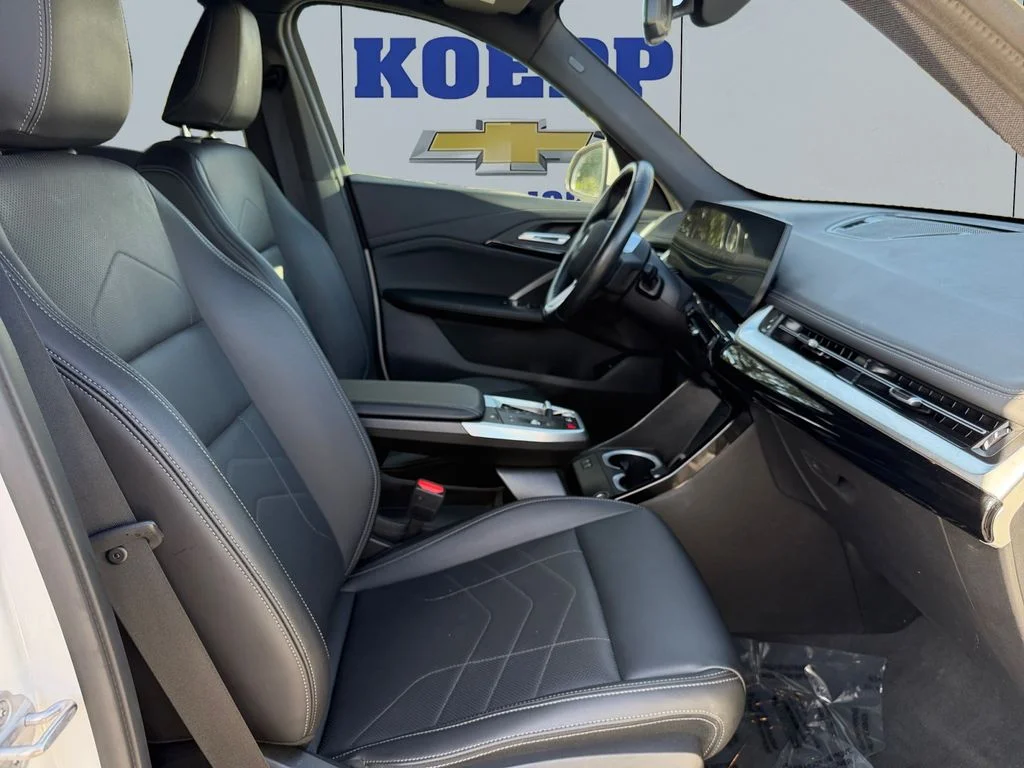 Used 2025 White BMW xDrive28i image 17