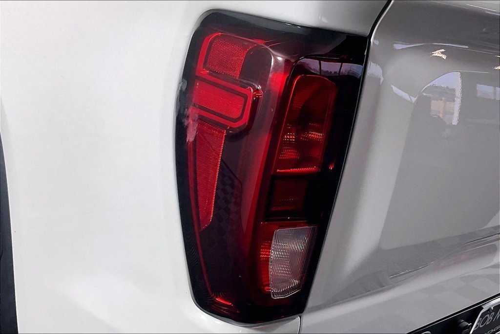 Used 2019 White GMC SLE image 20