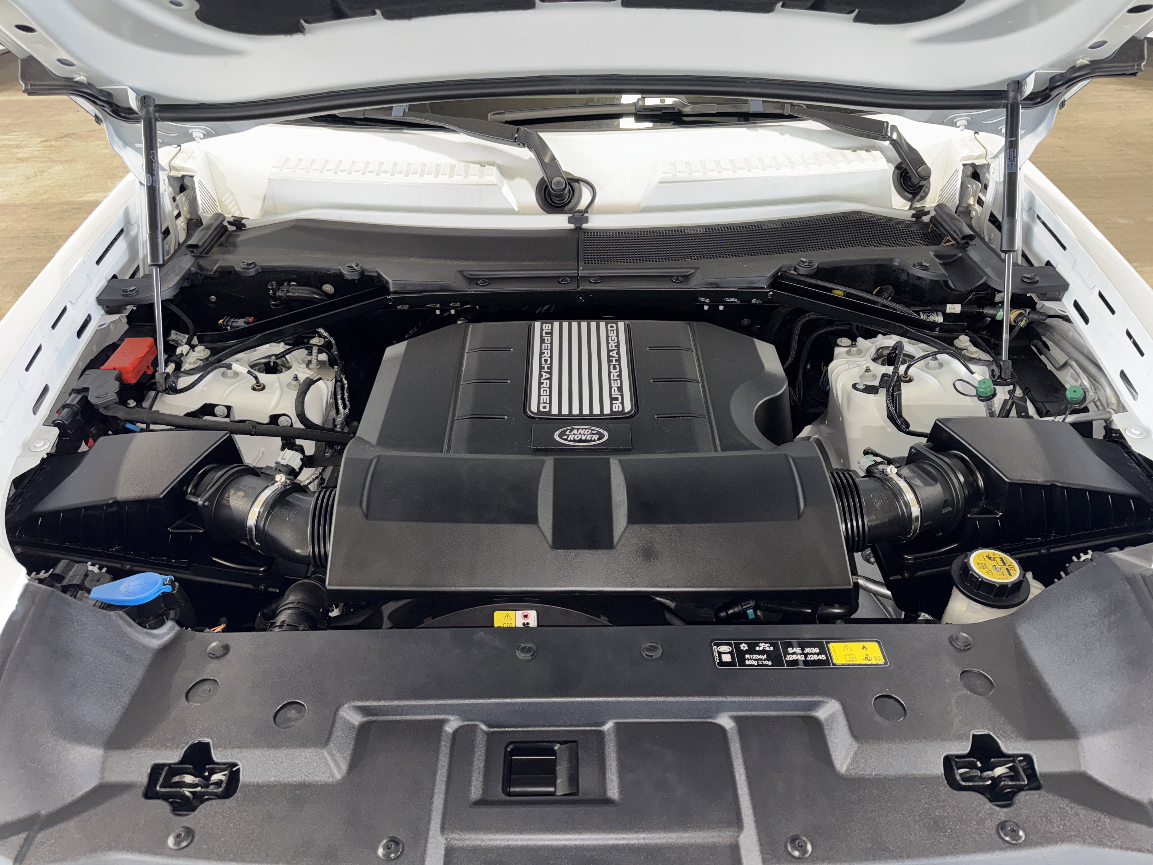 Used 2024 Fuji White Land Rover SE image 35