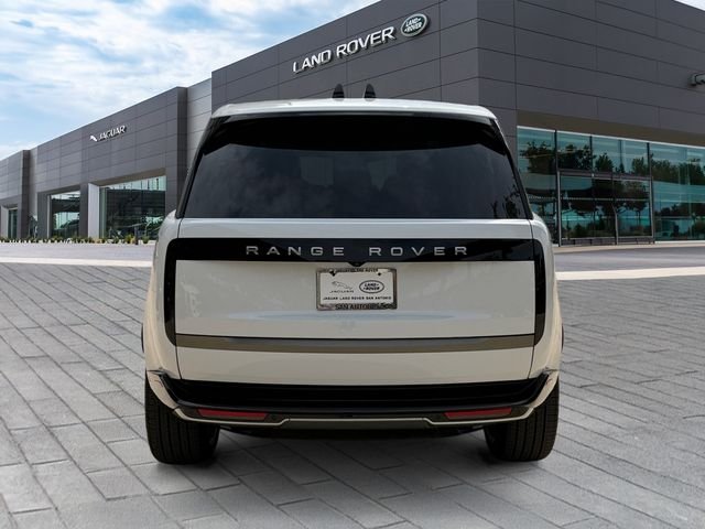 New 2026 Fuji White Land Rover SE image 4