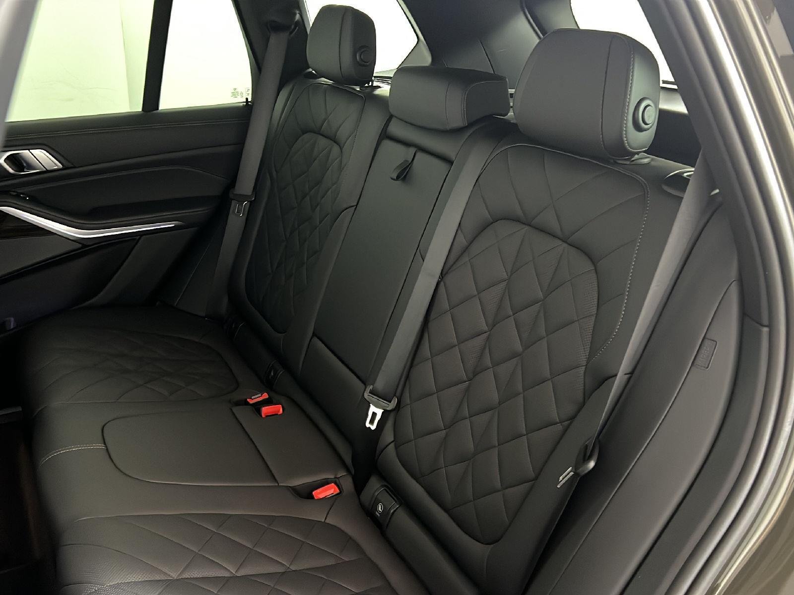 Used 2025 Manhattan Green Metallic BMW xDrive40i image 4