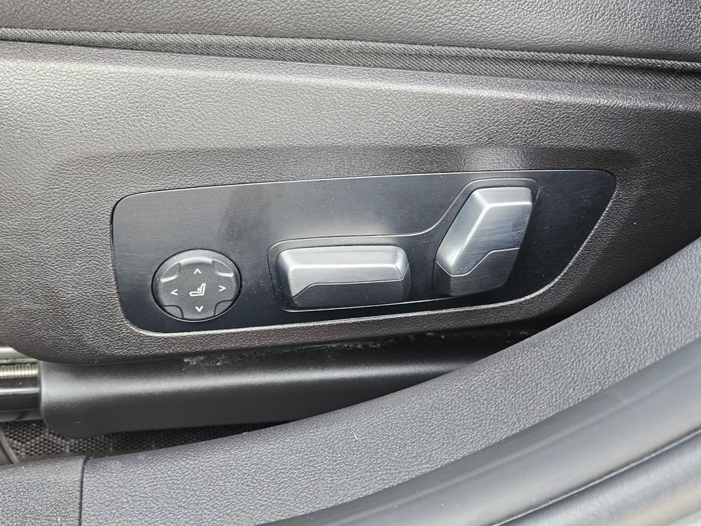 Used 2023 Skyscraper Grey Metallic BMW 330i xDrive image 31