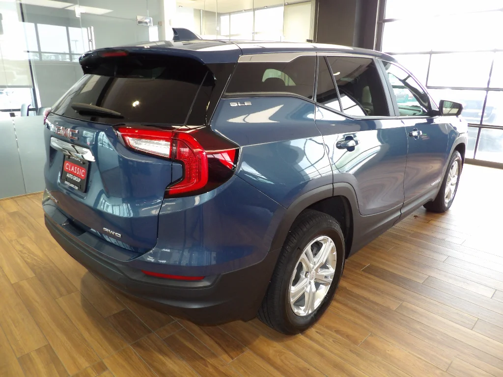Used 2024 Downpour Metallic GMC SLE image 6