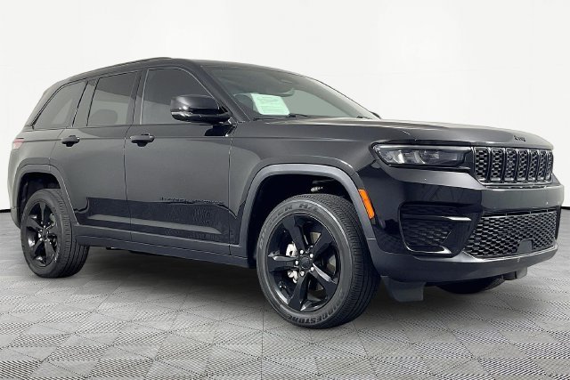 Used 2024 Black Jeep Altitude image 2