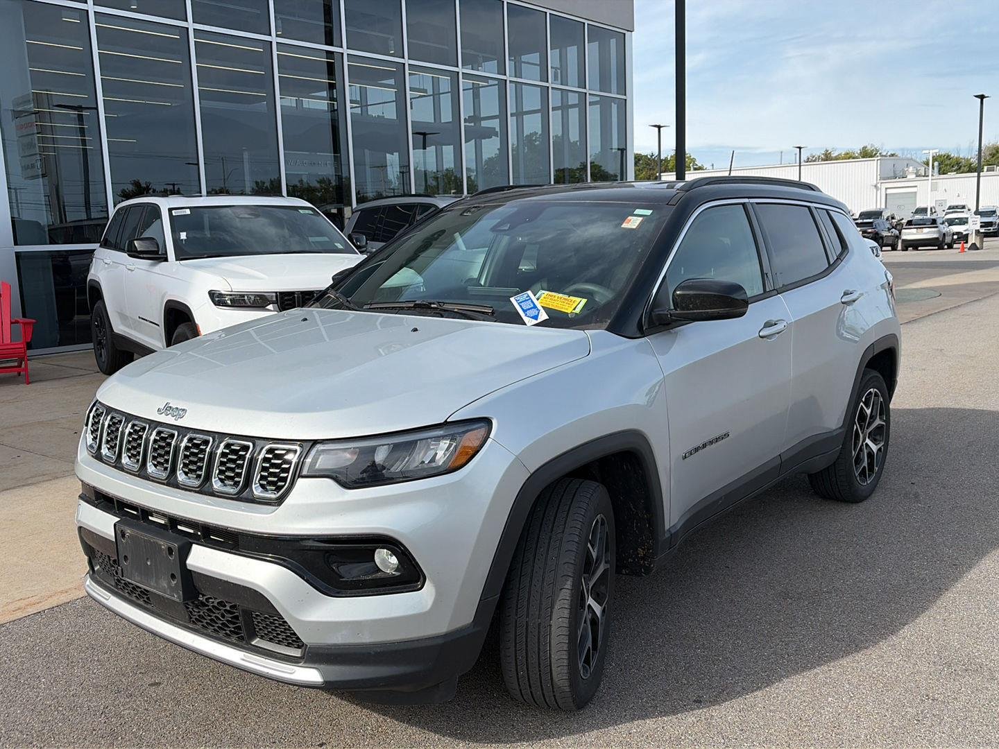 Used 2025 Silver Zynith Metallic Clearcoat Jeep Limited image 4