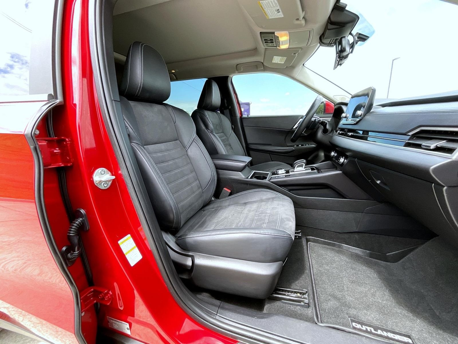 Used 2023 Red Mitsubishi SE image 16