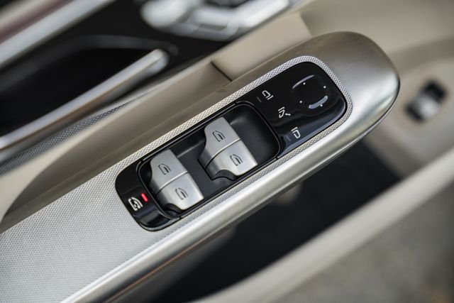 Used 2024 Polar White Mercedes-Benz GLC 300 image 36