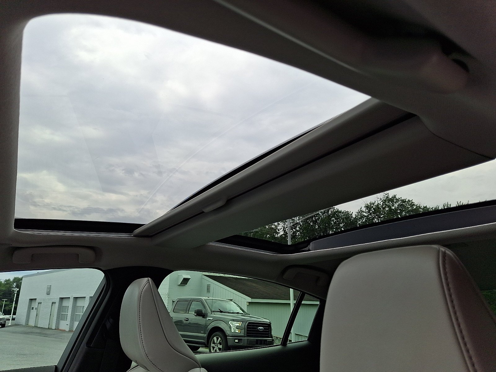 Certified Used 2025 CUTTING EDGE Toyota Limited image 16
