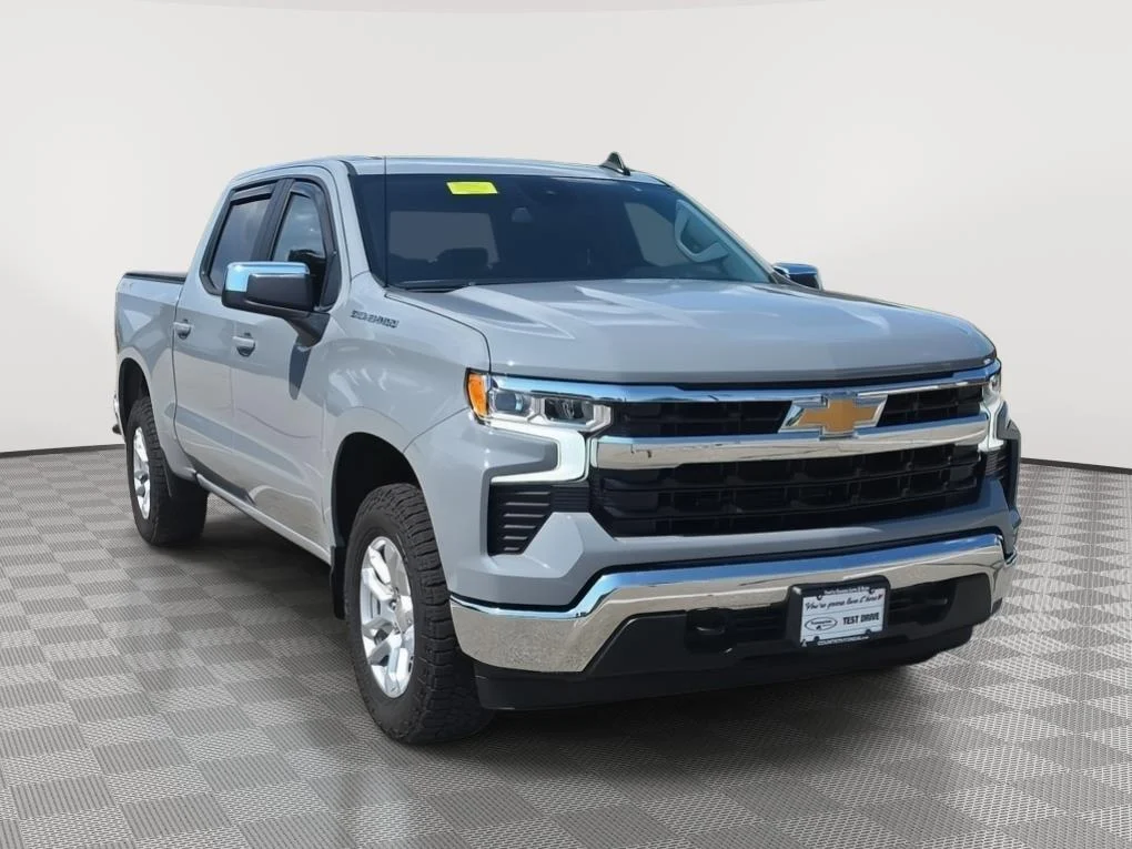 Used 2024 Slate Gray Metallic Chevrolet LT image 4