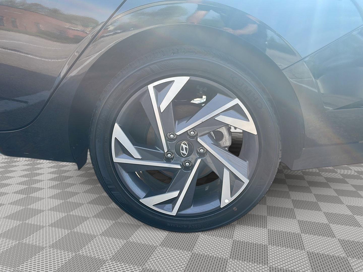 Used 2025 Abyss Black Hyundai SEL Sport image 12