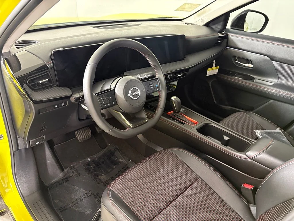 New 2026 Yuzu Yellow Metallic / Super Black Two-tone Nissan SR image 16