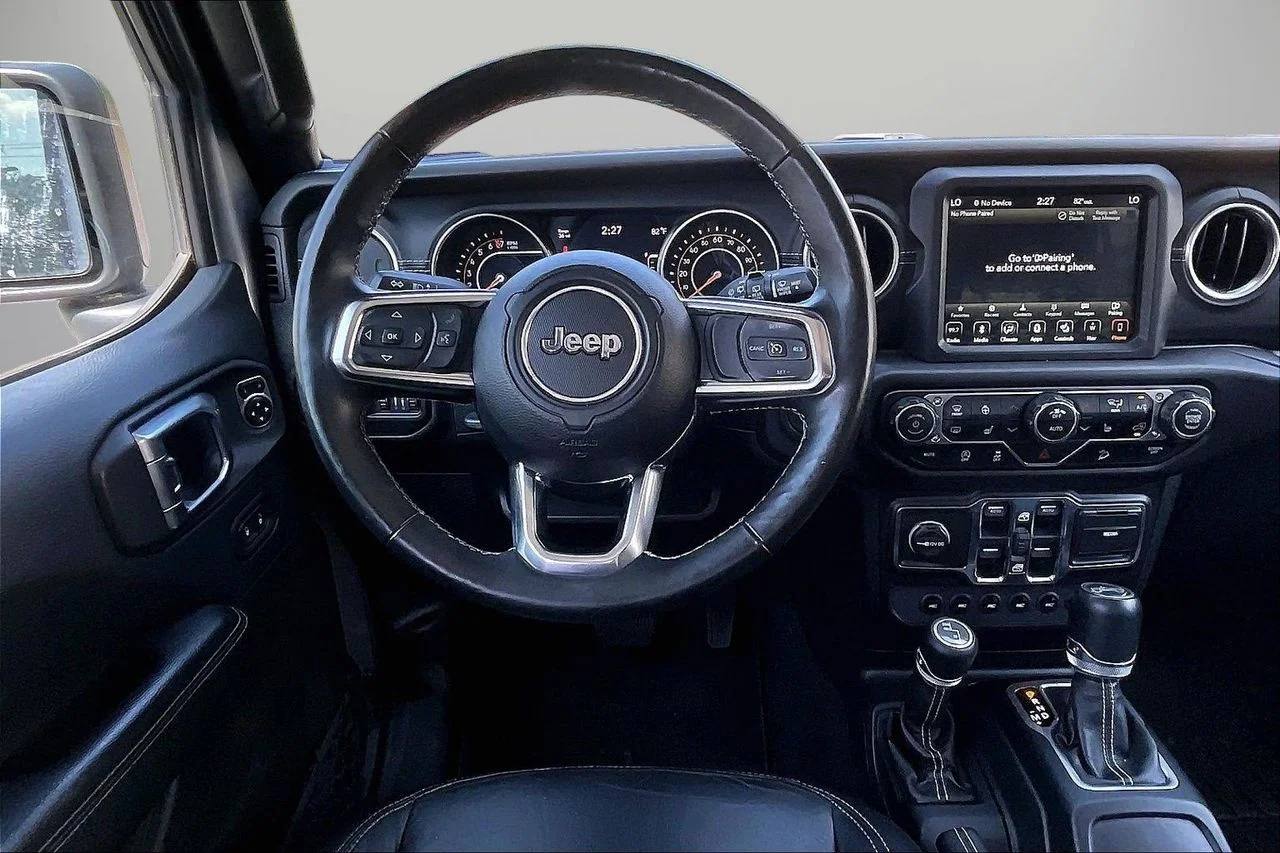 Certified Used 2018 Silver Jeep Sahara image 12