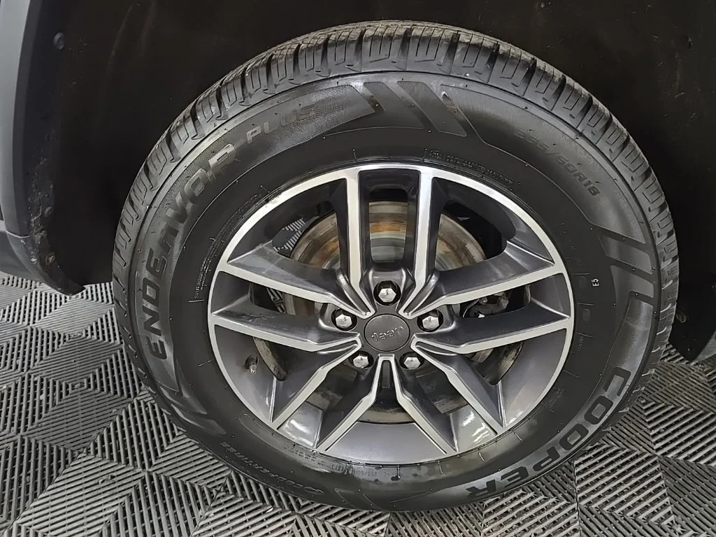 Used 2020 Gray Jeep Limited image 14