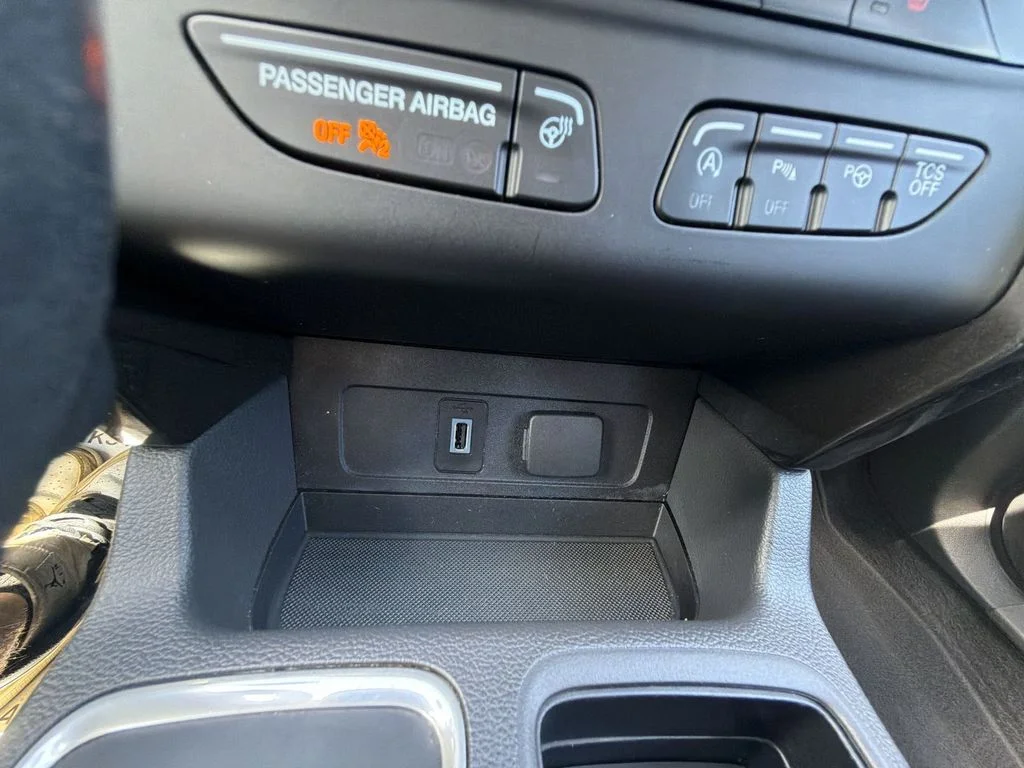 Used 2017 White Ford Titanium image 42