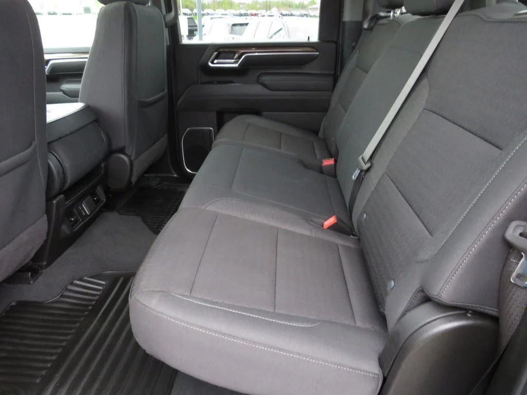 Used 2025 Lakeshore Blue Metallic Chevrolet LT image 21