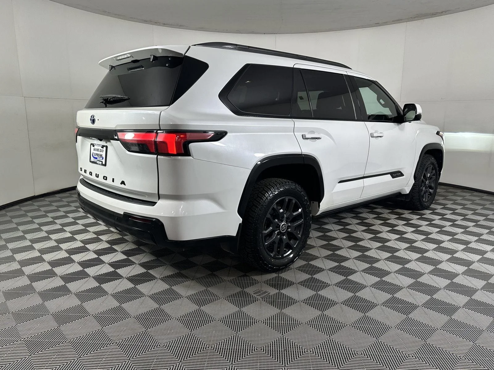 Used 2023 Wind Chill Pearl Toyota Platinum image 27