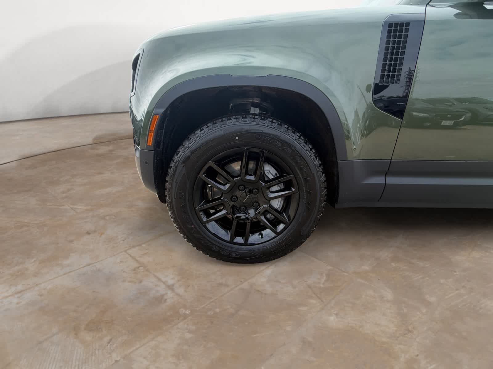 New 2026 green Land Rover S image 14