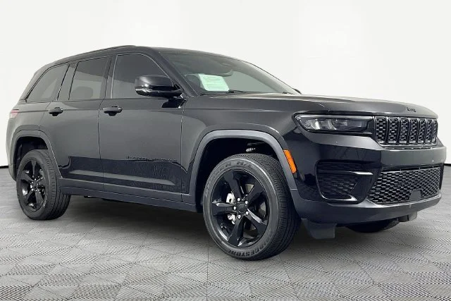Used 2024 Black Jeep Altitude image 2