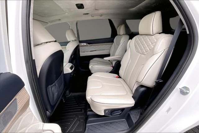 Used 2022 White Hyundai Calligraphy image 24
