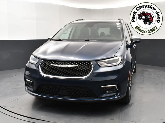 Used 2022 Chrysler Pacifica Limited with VIN 2C4RC3GG1NR200918 for sale in Burnsville, Minnesota