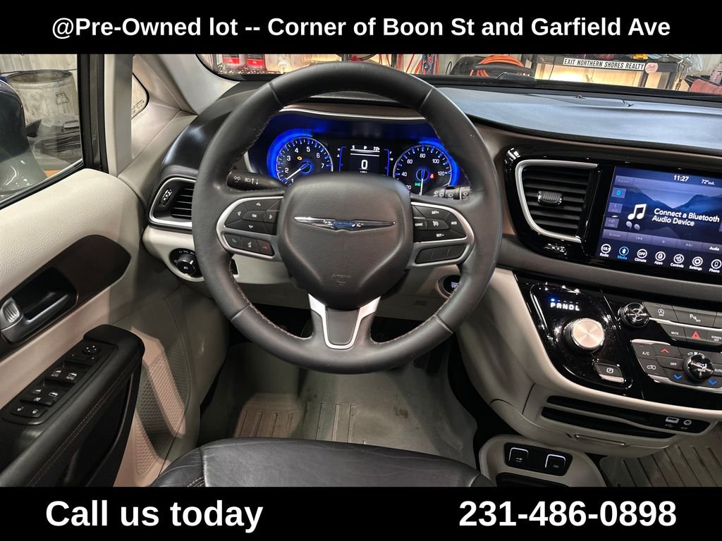 Used 2018 Gray Chrysler Touring L image 17