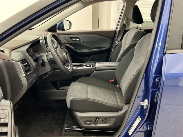 Used 2023 Blue Nissan SV image 9