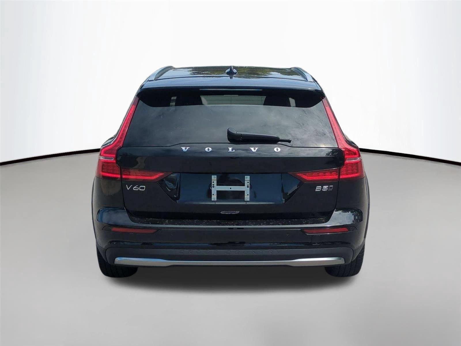 Used 2026 Onyx Black Metallic Volvo Ultra image 4