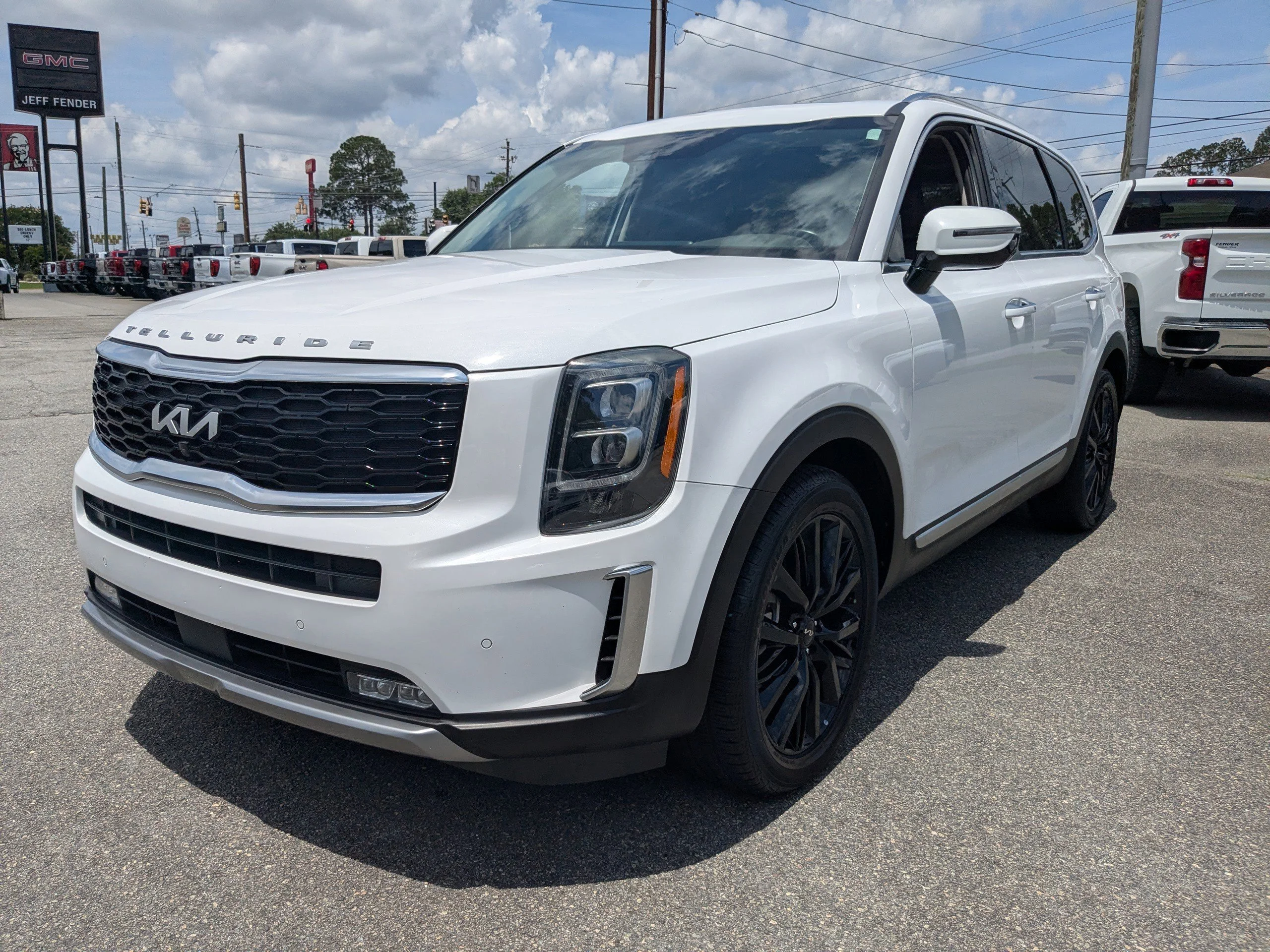 Used 2022 White Kia SX image 8