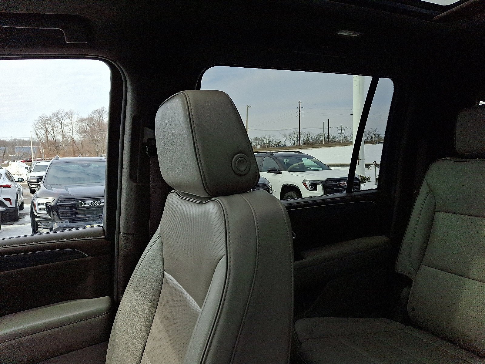 2023 GMC Yukon XL SLT - Photo 12