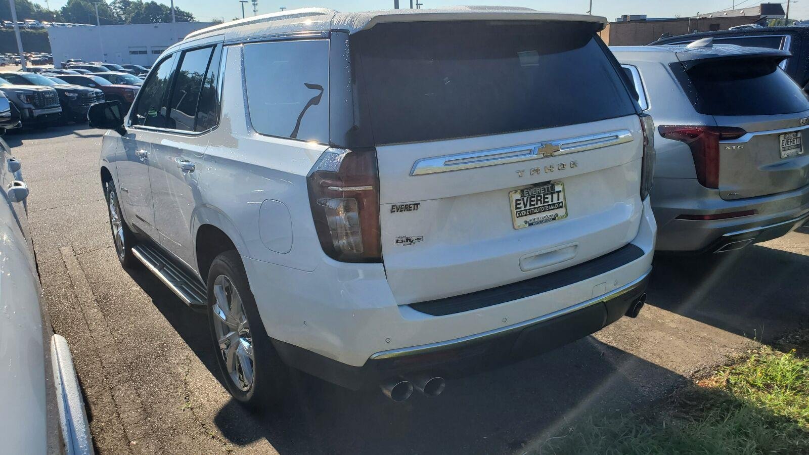 Used 2024 Summit White Chevrolet High Country image 9