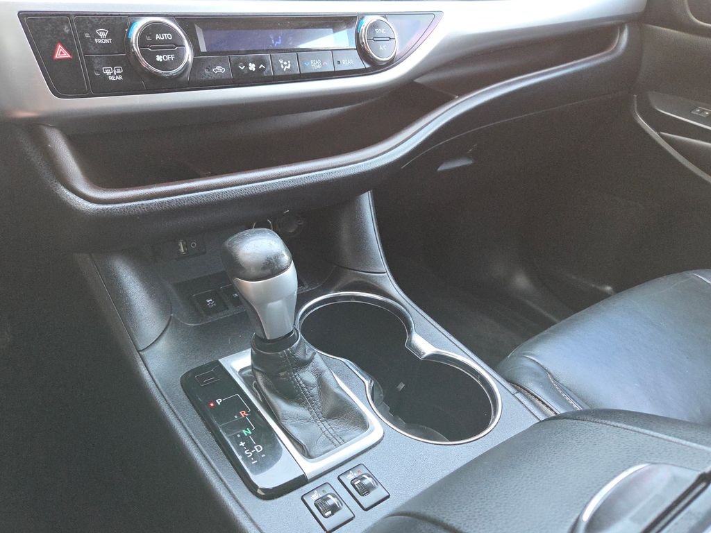 Used 2016 White Toyota XLE V6 image 24