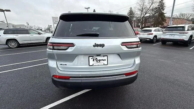 New 2026 Silver Zynith Exterior Paint Jeep Limited image 32