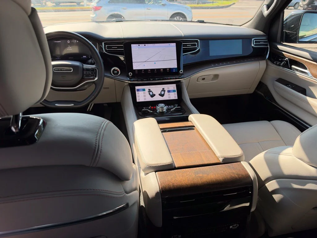 Used 2025 Black Jeep Base image 15