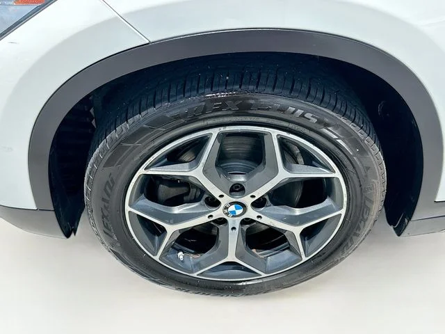 Used 2019 White BMW sDrive28i image 34