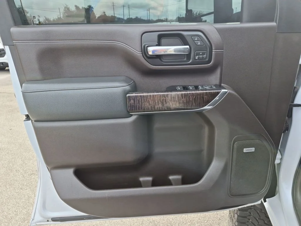 Used 2020 White GMC Denali image 17