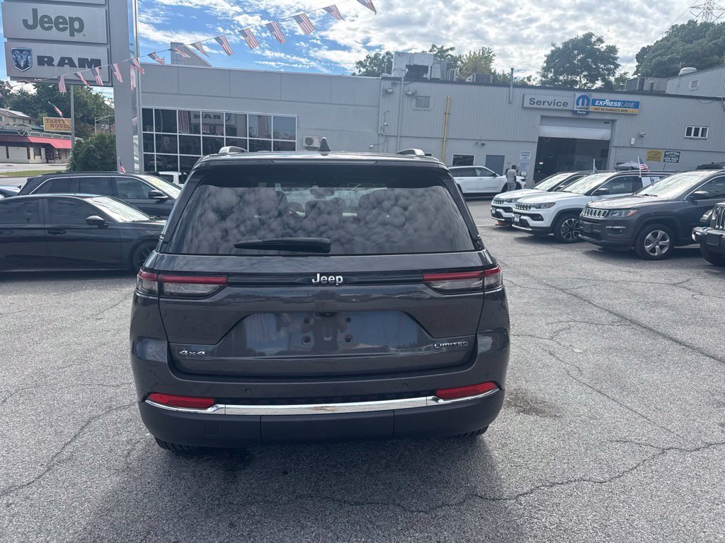 Used 2023 Gray Jeep Limited image 5