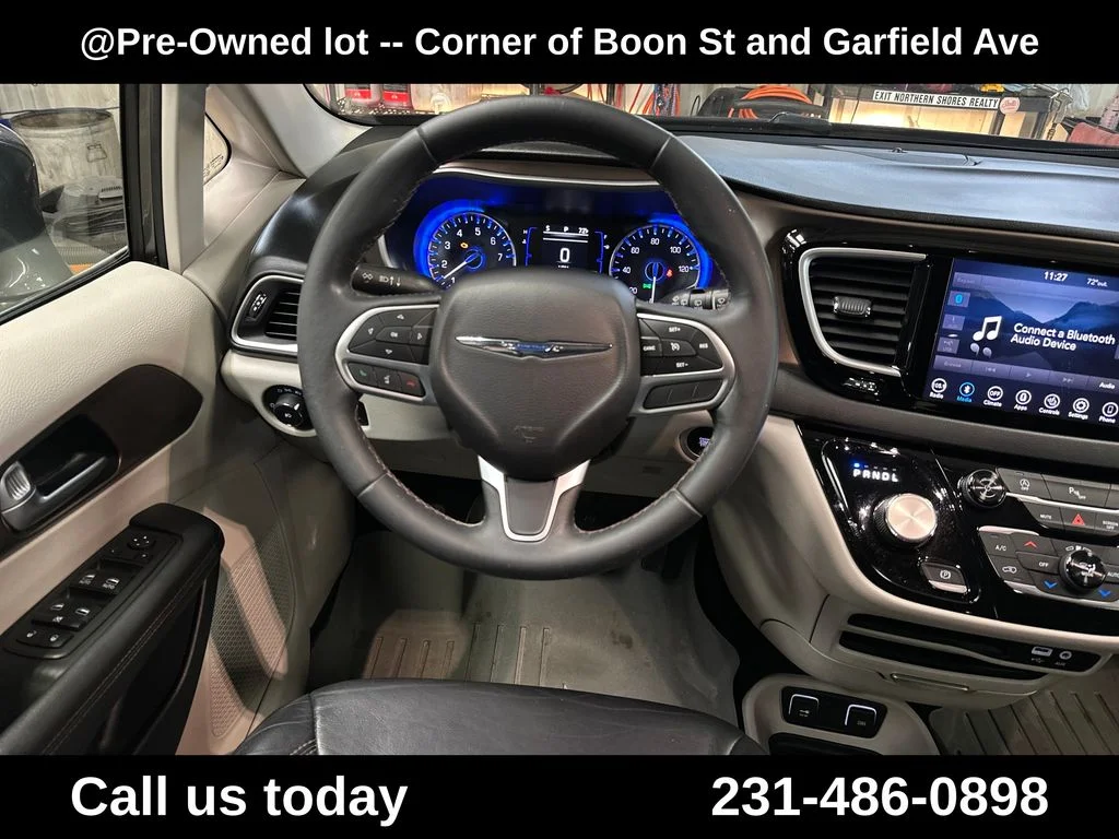 Used 2018 Gray Chrysler Touring L image 17