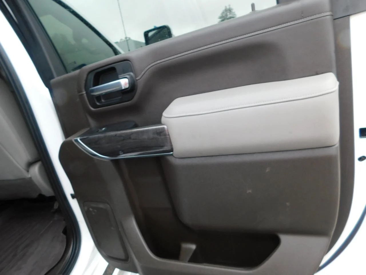 Used 2021 White Chevrolet 4WD CREW CAB 159 in LTZ image 15